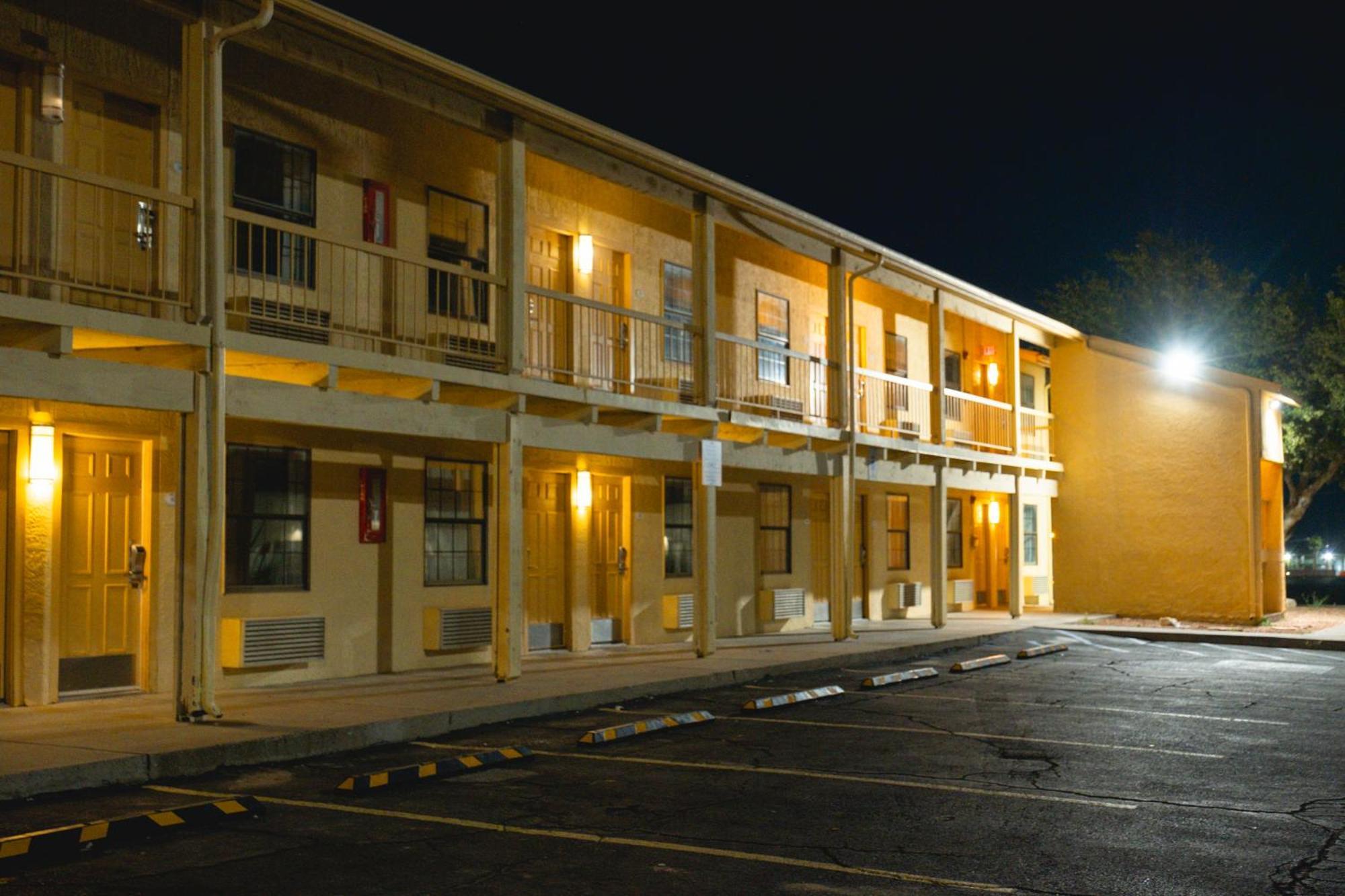 Baymont By Wyndham Hotel Fort Stockton Exterior photo