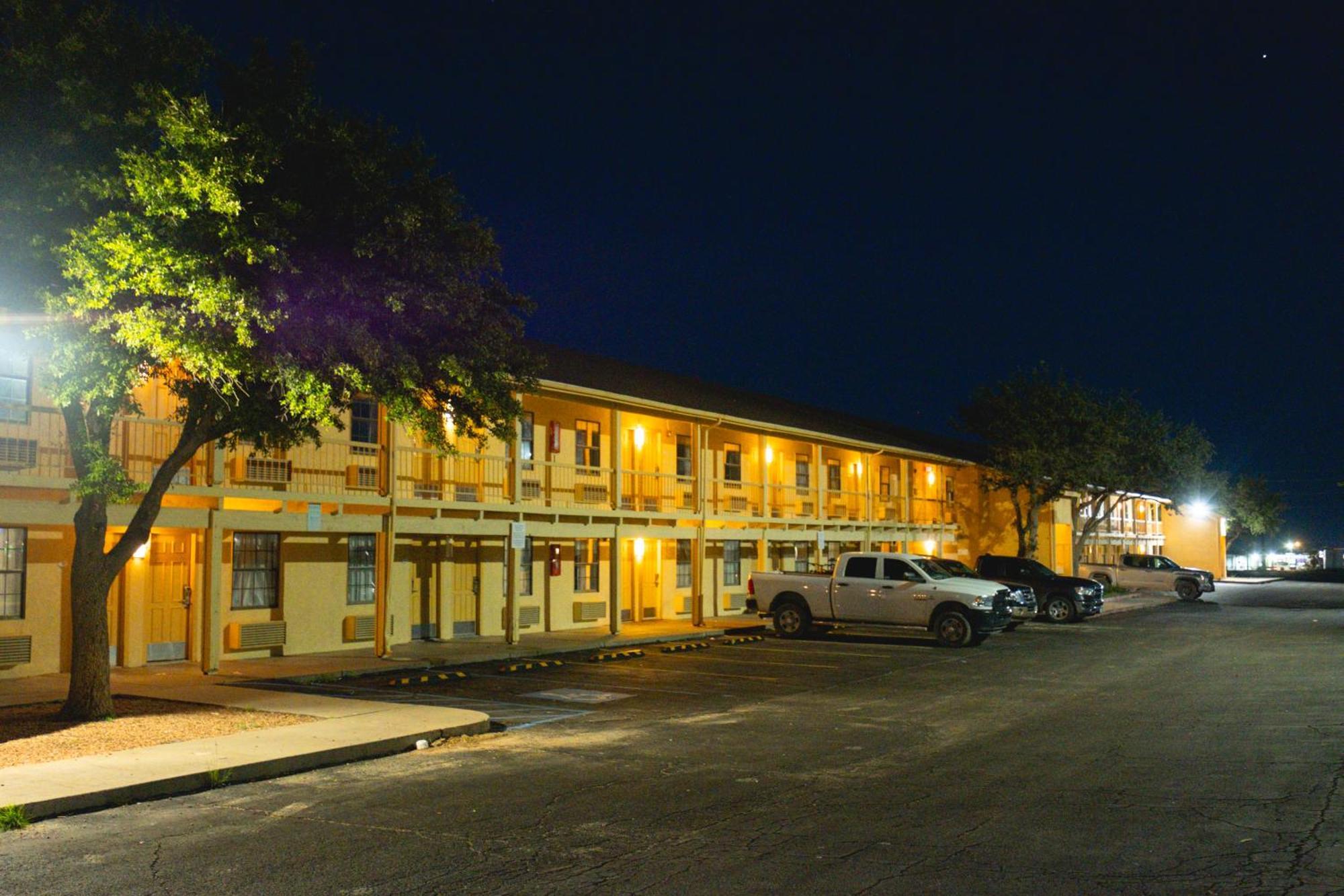 Baymont By Wyndham Hotel Fort Stockton Exterior photo